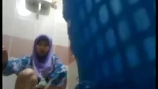 मान्छे कालो संग केटी पक्रेको र तिनीहरूलाई दुवै गडबड