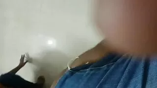 साँघुरो आँखाको हाउसकिपर एक धनी मानिस संग गुदा सेक्स गर्न सहमत