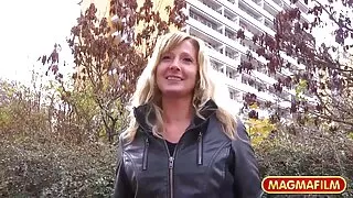 मुलैटो लेबिया संग रेडहेड सुन्दरी pampers एक भाग्यशाली मानिस संग एक डबल blowjob